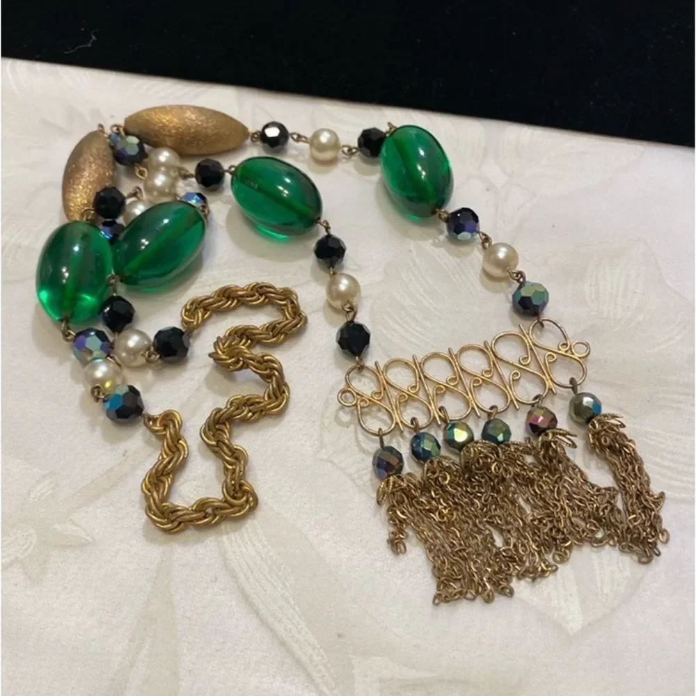 Vintage Lucite And Glass Bead Lavaliere Tassle Necklace